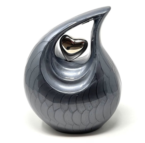 Grijze metallic urn met zilverkleurig hart