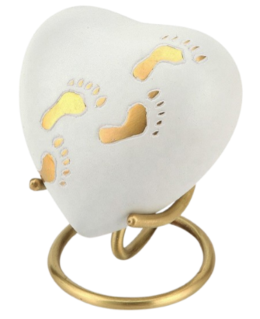 Hartvormige witte urn met gouden voetjes