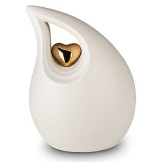 Matte crèmekleurige urn met gouden hart