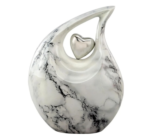 Witte marmerlook-achtige urn met zilverkleurig hart